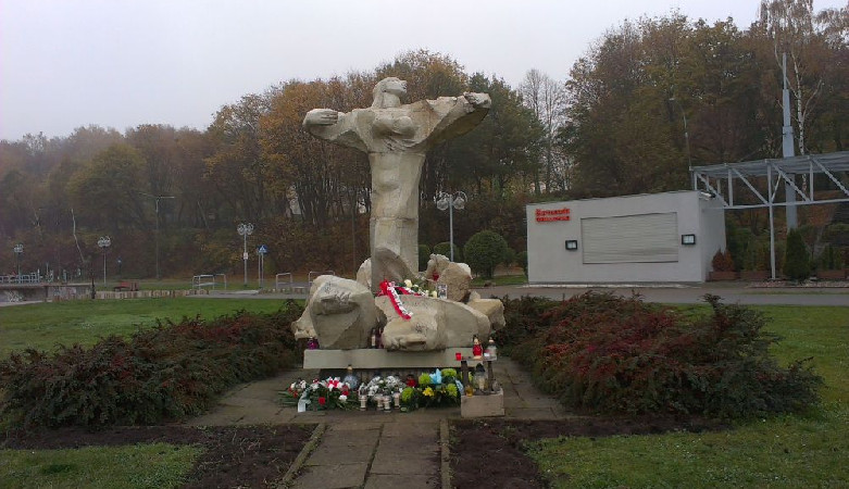 Uczcijmy zmarłych żeglarzy