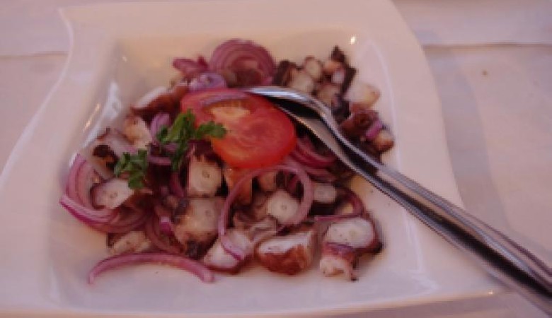 Salata od hobotnice – letnia przekąska