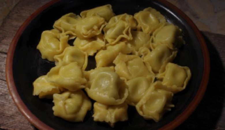 Zagłada pancernika oraz tortellini z ricottą i szpinakiem