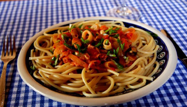 Makaron z sosem bolońskim