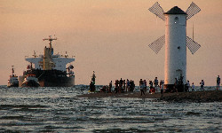 Prezydent Świnoujścia krytycznie o budowie terminala