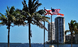 Rodzina spędziła 20 godzin na wywróconym katamaranie